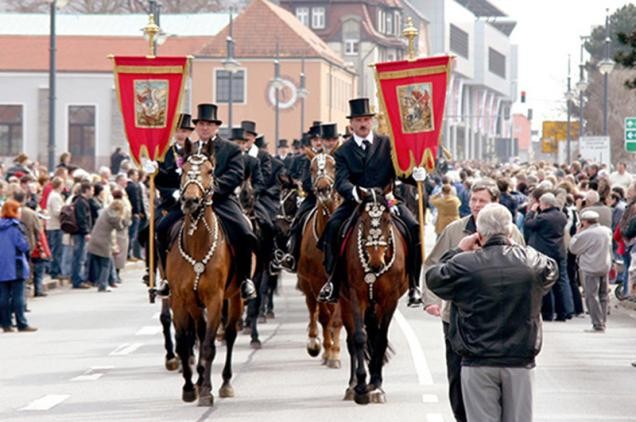 Processions of the German-Sorbian Easter riders in Bautzen (picture: Wucht) Processions of the German-Sorbian Easter riders in Bautzen (picture: Wucht)