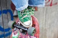 Skater with green chucks (Photo: Christian Schwier / fotolia.com)