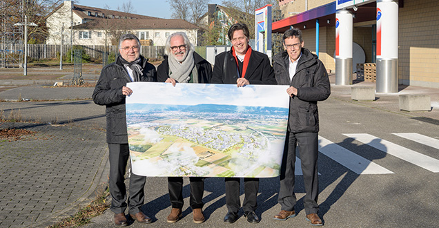 Konversionsbürgermeister Hans-Jürgen Heiß und Erster Bürgermeister Jürgen Odszuck auf der Konversionsfläche PHV. (Foto: Rothe) Konversionsbürgermeister Hans-Jürgen Heiß und Erster Bürgermeister Jürgen Odszuck auf der Konversionsfläche PHV. (Foto: Rothe)