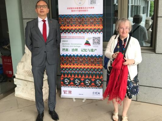 Kollegin María Encarnación Martínez-Ruiz und Kollege Dr. Daniel Nerlich (Foto: Stadtarchiv Heidelberg) Kollegin María Encarnación Martínez-Ruiz und Kollege Dr. Daniel Nerlich