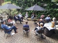 Teilnehmer des Arbeitstreffens zum Thema Ausbildung (Bild: Stadt Heidelberg) Vertreter von Unternehmen tauschten sich mit Oberbürgermeister Prof. Dr. Würzner und Marc Massoth, Leiter des Amtes für Wirtschaftsförderung und Wissenschaft zum Thema Ausbildung aus. (Bild: Stadt Heidelberg)