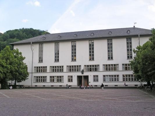 Uniplatz und Neue Universität Heidelberg (Foto: Heidelberg Marketing) Stadtinfos neue Uni