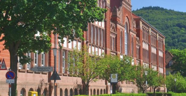 Johannes-Kepler-Realschule (Foto: Dorn) Das Gebäude der Johannes-Kepler-Realschule von außen