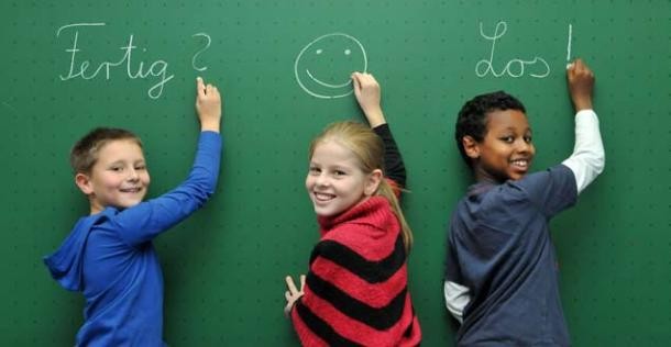 Kinder an der Tafel (Foto: Dorn) Kinder an der Tafel