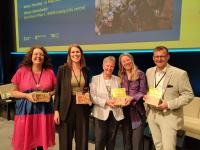 Bürgermeister Raoul Schmidt-Lamontain (re.) hat auf dem Weltradgipfel „Velo-City 2023“ des europäischen Radfahrerverbands „European Cyclists' Federation“ in Leipzig am Donnerstag, 11. Mai 2023, den „Cycling Improvement Award“ für die Stadt Heidelberg entgegengenommen. (Foto: ECF) Award Verleihung