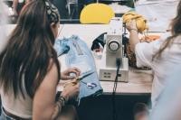 Beim Projekt „Positive Catwalk“ des Jugendtreffs CityCult kreierten Jugendliche neue Kleidungsstücke aus Altkleidern. (Foto: Sarah Hähnle, im Auftrag von CityCult) Beim Projekt „Positive Catwalk“ des Jugendtreffs CityCult kreierten Jugendliche neue Kleidungsstücke aus Altkleidern.