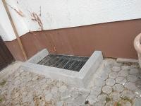 Geförderte Maßnahme im Rahmen des Förderprogramms Starkregen und Hochwasserschutz der Stadt Heidelberg: Die Aufkantung eines Lichtschachtes. (Foto: Stadt Heidelberg) Geförderte Maßnahme im Rahmen des Förderprogramms Starkregen und Hochwasserschutz der Stadt Heidelberg: Die Aufkantung eines Lichtschachtes.