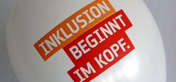 Kundgebung im Rahmen des Europäischen Protesttages zur Gleichstellung von Menschen mit Behinderung (Illustration: marketing_kommunikation) Kundgebung im Rahmen des Europäischen Protesttages zur Gleichstellung von Menschen mit Behinderung