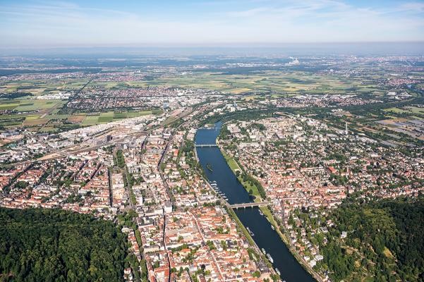 Luftbild mit Blick nach Westen in die Region (Foto: K. Venus) Luftbild mit Blick nach Westen in die Region.