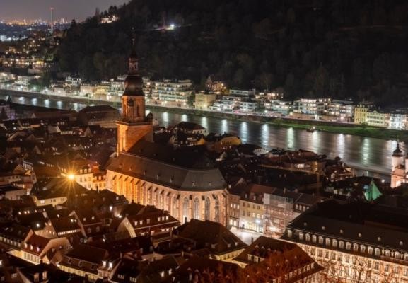Die Heiliggeistkirche beleuchtet. (Foto: Christian Buck) Beleuchtete Heiliggeistkirche