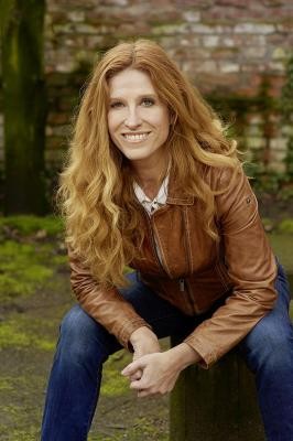 Ursula Poznanski (Foto: Gaby Gerster, Loewe Verlag) Ursula Poznanski (Foto: Gaby Gerster, Loewe Verlag)