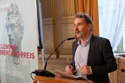 Laudator des Brentano-Preises 2023: Paul Jandl Die Laudatio auf Yael Inokai hielt der österreichische Kulturjournalist und Literaturkritiker Paul Jandl.