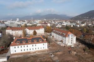 Die zweite Ringstraße im hip wird nun gebaut. (Foto: Buck) Die Bestandsgebäude auf dem hip von oben.