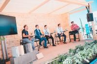 Panel „Urban Sustainability: Green Design, Planning & Infrastructure“ auf dem Greentech-Festival in Berlin mit (v.l.n.r.): Steffen Szeidl, Geschäftsführer Drees&Sommer, Patrick Bergmann, Madaster, Marcel Özer, EPEA, Stefan Heger, HeidelbergCement, Jürgen Odszuck, Erster Bürgermeister Stadt Heidelberg. (Foto: Drees & Sommer) Gruppenfoto Greentech-Festival