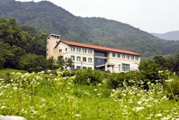 Toji Cultural Centre, spring scene (by Wonju UCL) Toji Cultural Centre, spring scene (by Wonju UCL)