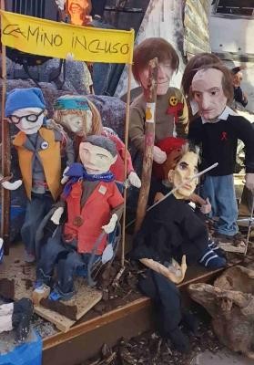 Szene aus der Krippe am Fluss in der Jesuitenkirche Heidelberg (Foto: Stadt Heidelberg) Puppen stellen eine Szene in der Krippe am Fluss in der Jesuitenkirche in Heidelberg dar. Mit dabei auf dem Camino Incluso sind auch Karl-Heinz und Dieter Riegler.