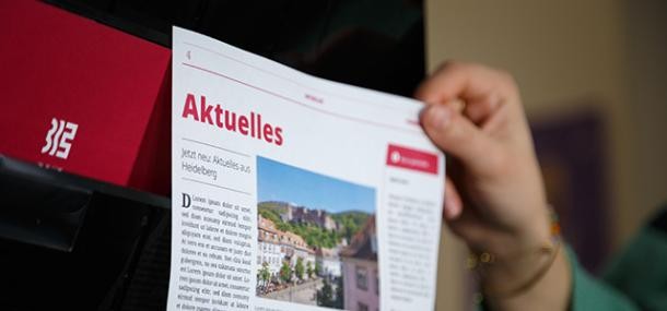 Stadtblatt Aktuelles (Foto: Stadt Heidelberg) Zeitschrift mit Aufschrift: Aktuelles