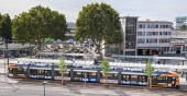 Straßenbahn an neuer Haltestelle am Hauptbahnhof Heidelberg (Foto: Rothe)