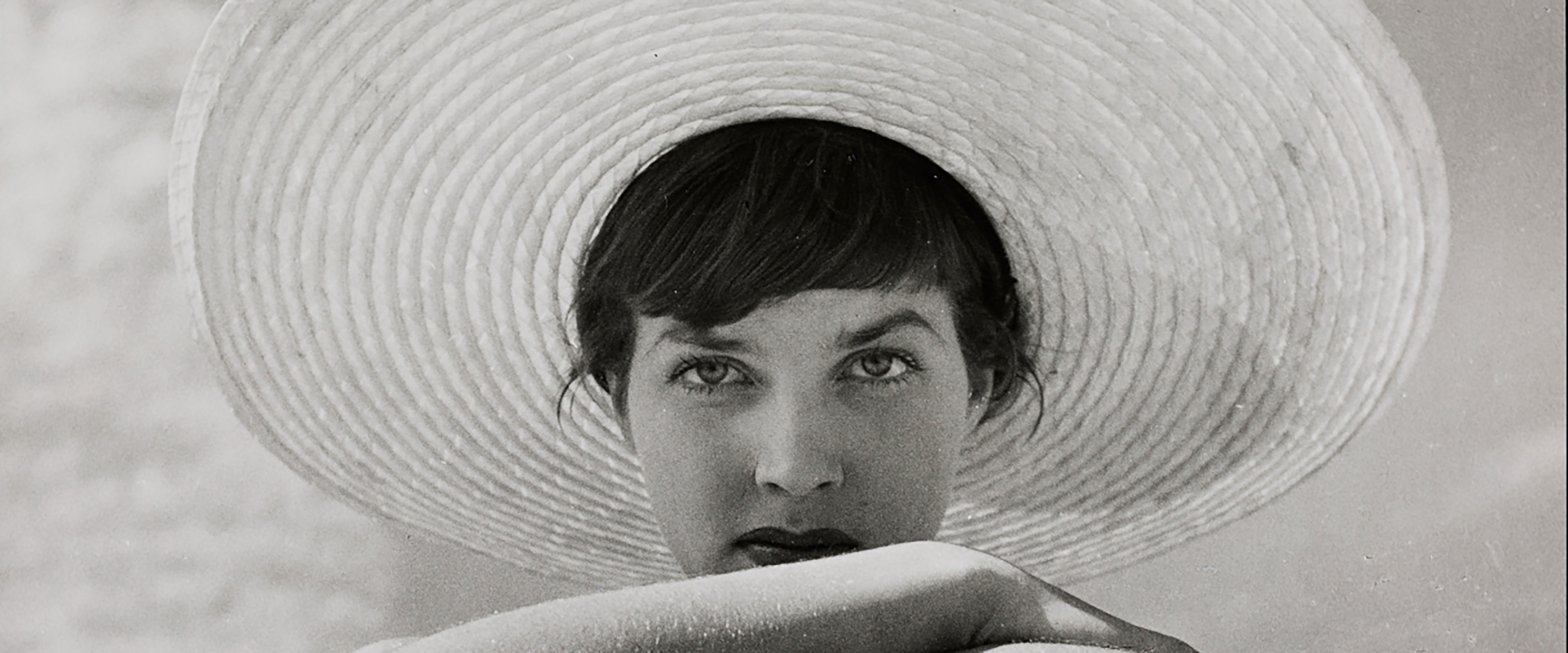 Fotografie: Frau mit Strohhut