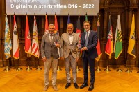 Gruppenfoto mit OB Würzner und Innenminister